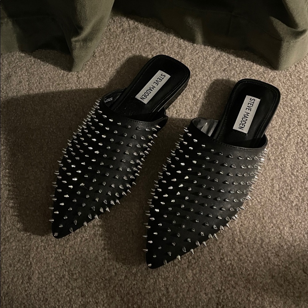 NWOT Steve Madden Spike Mules